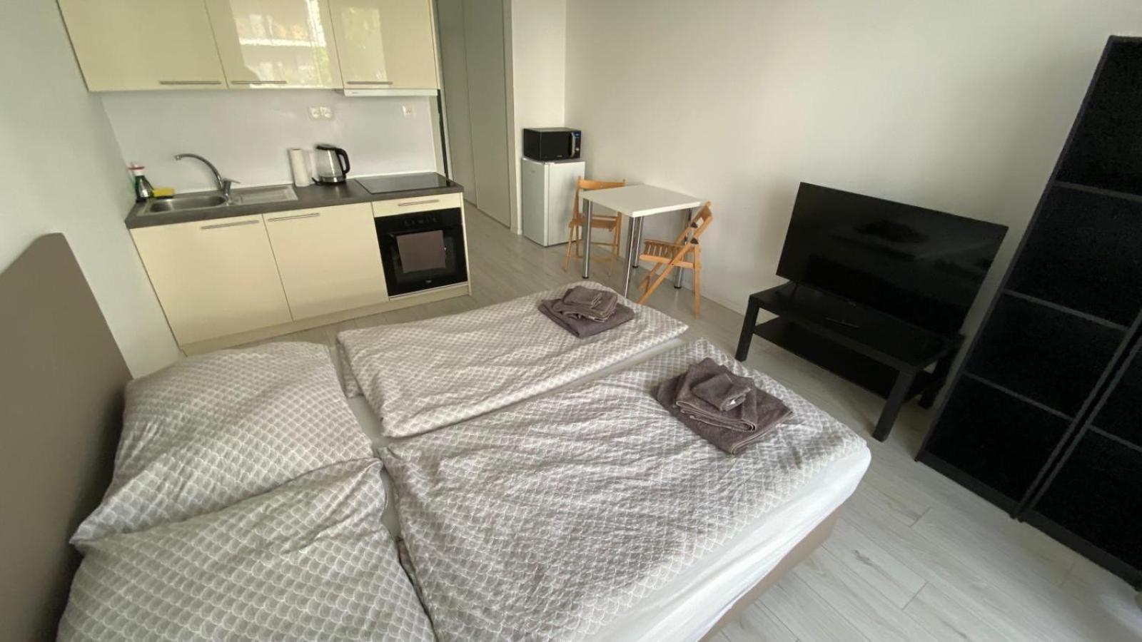 1 Room Apartment With Terrace, Slnecnice 브라티슬라바 외부 사진